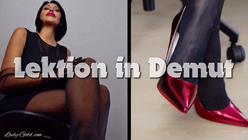 Lektion in Demut Es ist an der Zeit den Sklaven an seinen rechtmäßigen Platz zu erinnern! Auf den Boden, tief unten und ganz demütig unter meinen Sohlen... In diesem Splitscreen-Video erhältst du eine kurze aber harte und intensive Lektion! Auf der einen Seite siehst du mich in voller Pracht – schön, dominant und auf die Knie zwingend! Auf der anderen Seite meine verführerischen Nylons und rote High Heels, die deine Hingabe fordern! Lerne jetzt endlich deine Rolle zu akzeptieren und meine Macht zu verehren!