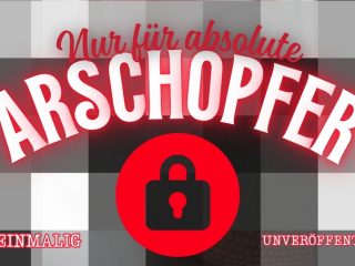 Vergessenes Meisterwerk - Nur für absolute ARSCHOPFER! Dieses Bild hatte ich schon fast aus meinem Kopf verbannt - es lag lange vergessen und unbeachtet in den tiefsten Ecken meiner Archive und wurde niemals irgendwo veröffentlicht! Es wurde noch nie gepostet, nie verschickt, nie auch nur erwähnt! Kein Fan, kein Opfer, niemand hat es je gesehen... bis heute! Ein einziges, intimes, brutales und gleichzeitig wunderschönes Arschopfer-Kunstwerk, das nur für die krankesten, treuesten und zahlungswilligsten Opfer gemacht ist... Geizhälse und wer weniger als 100% Arsch Opfer ist, scrollt hier besser weiter! Exklusiv und unveröffentlicht - jetzt und nur hier erhältlich! Sei der Erste (und vielleicht der Einzige), der dieses Meisterwerk besitzt! Nur für wahre Arschopfer...